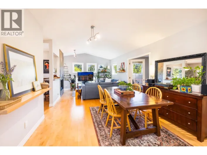 303 1528 BOWSER AVENUE, North Vancouver