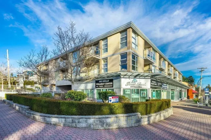 Apartment for sale: 303 15777 MARINE DRIVE, White Rock