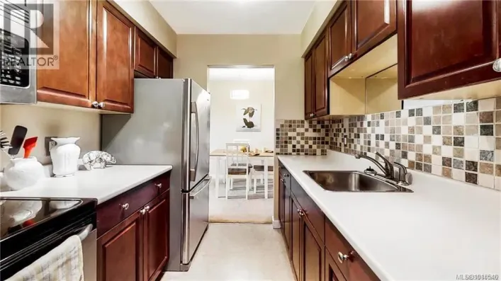 303 1597 Midgard Ave, Saanich