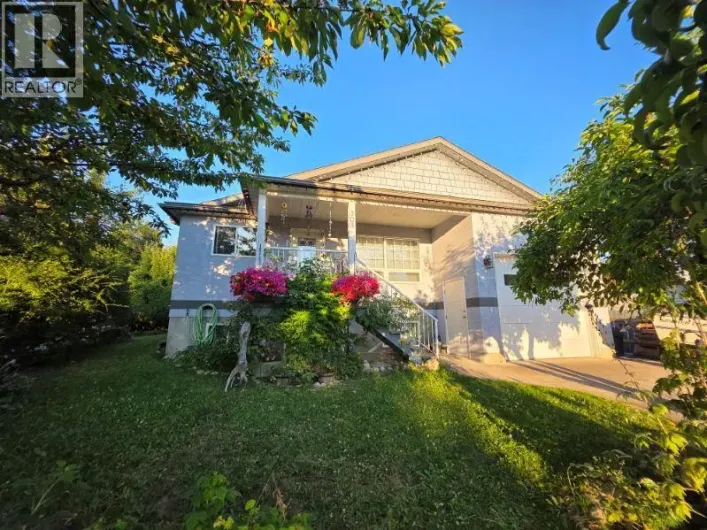 303 1st Avenue NW, Nakusp