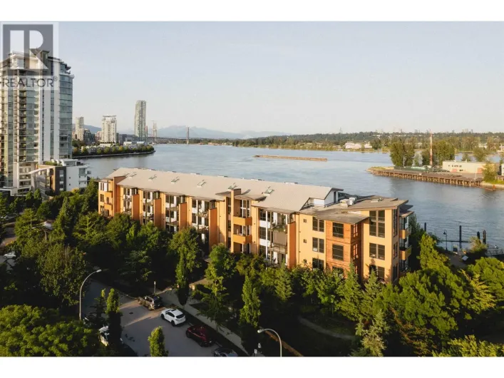 303 220 SALTER STREET, New Westminster