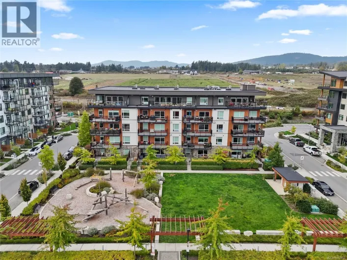 303 2500 Hackett Cres, Central Saanich