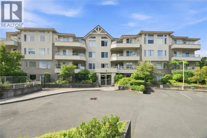 303 3700 Carey Rd, Saanich