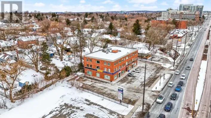 303 - 390 DAVIS DRIVE, Newmarket