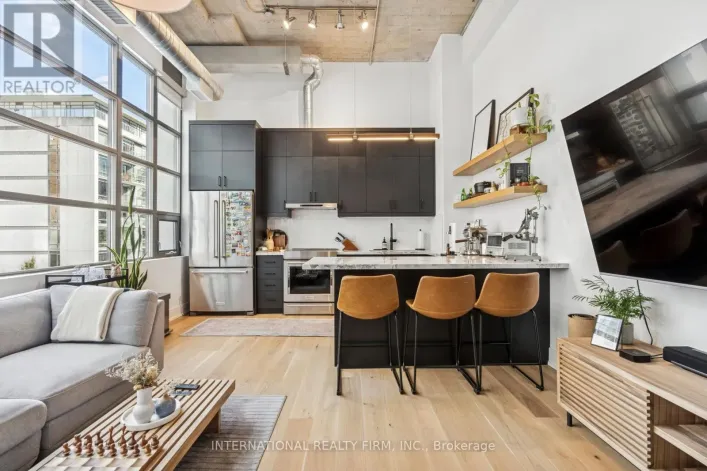 303 - 637 LAKE SHORE BOULEVARD W, Toronto