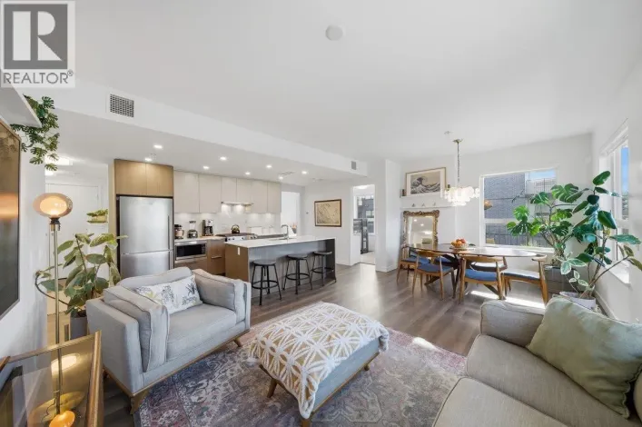303 645 COMO LAKE AVENUE, Coquitlam
