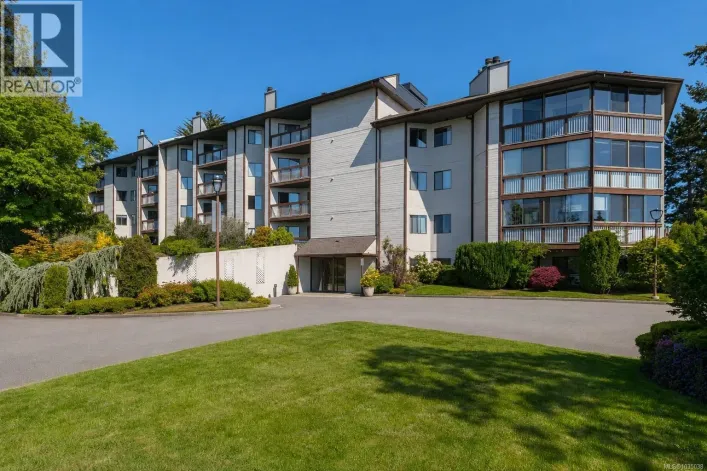303 69 Gorge Rd W, Saanich