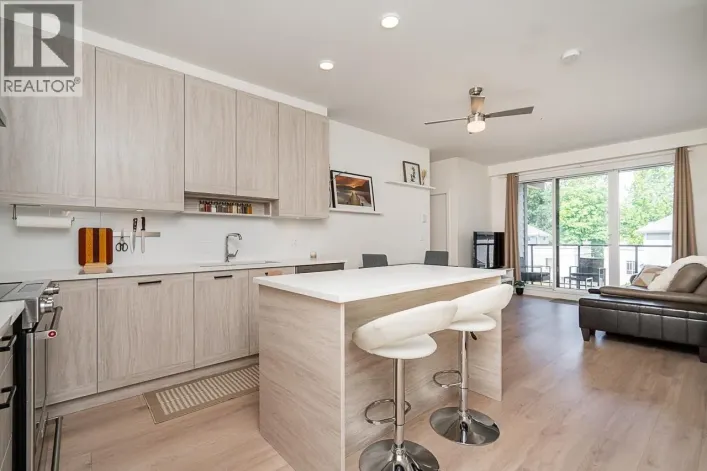 303 7579 16TH STREET, Burnaby