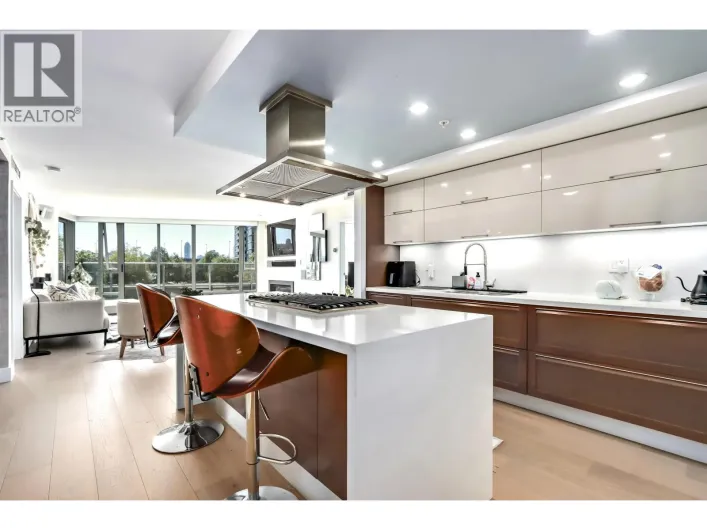 303 8 SMITHE MEWS, Vancouver