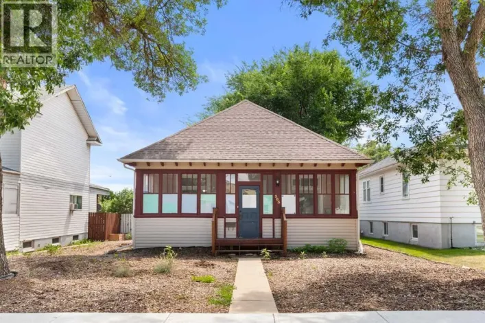 303 8 Street SE, Medicine Hat