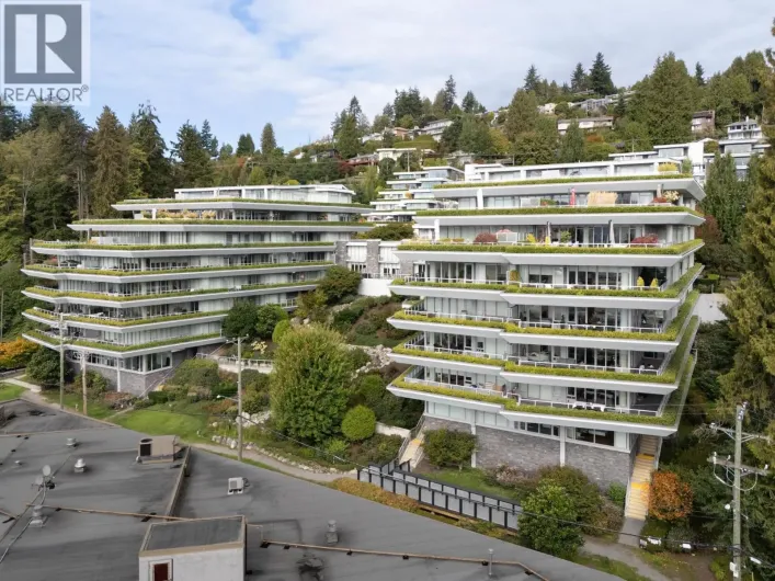 303 866 ARTHUR ERICKSON PLACE, West Vancouver