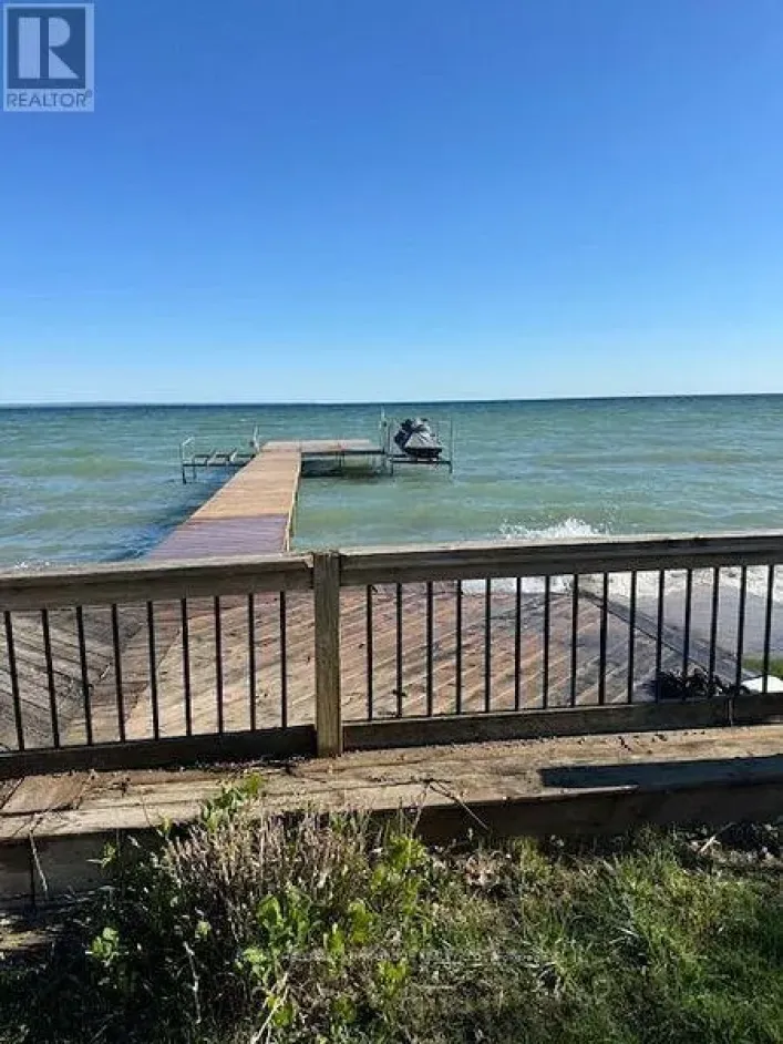 303 LAKE DR EAST UNIT A DRIVE, Georgina