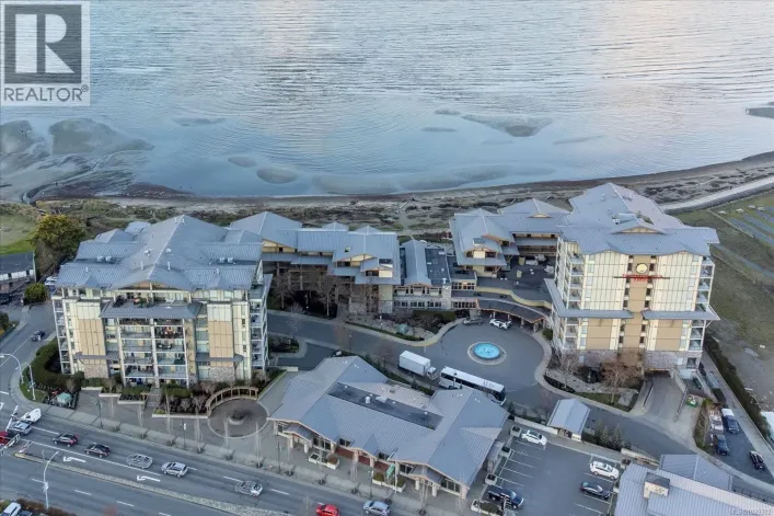 303D 181 Beachside Dr, Parksville