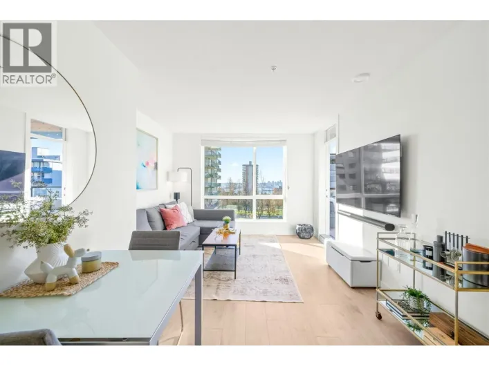 304 108 E 8TH STREET, North Vancouver