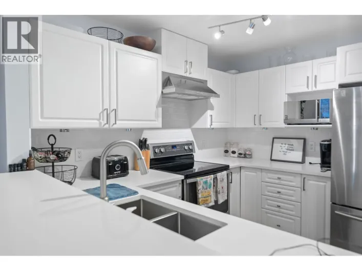 304 137 W 17TH STREET, North Vancouver