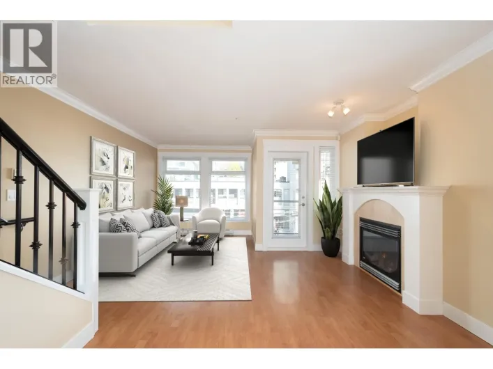 304 152 E 12TH STREET, North Vancouver