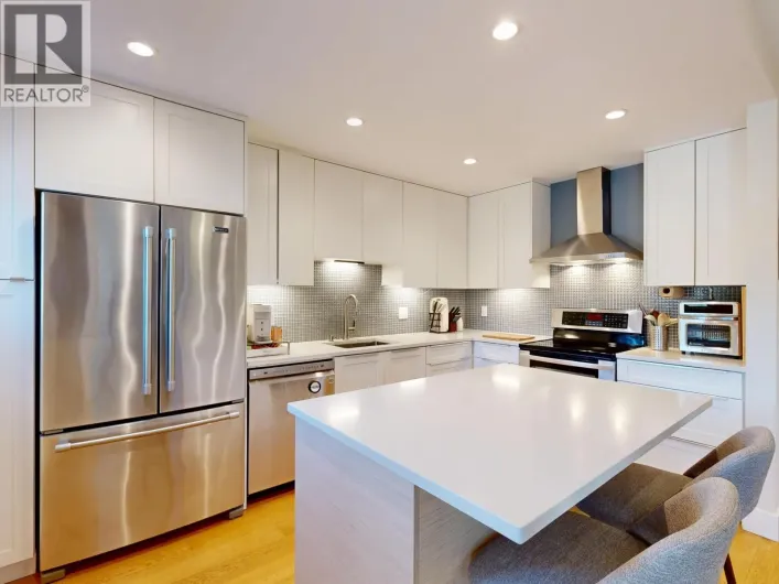 304 1528 BOWSER AVENUE, North Vancouver