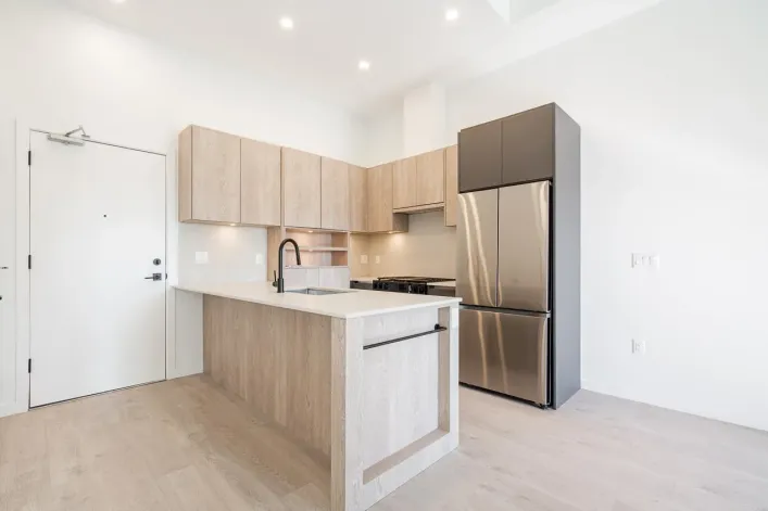 304 19577 65B AVENUE, Surrey