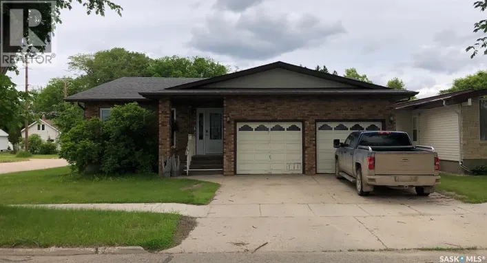 House for sale: 304 1st AVENUE NE, Preeceville