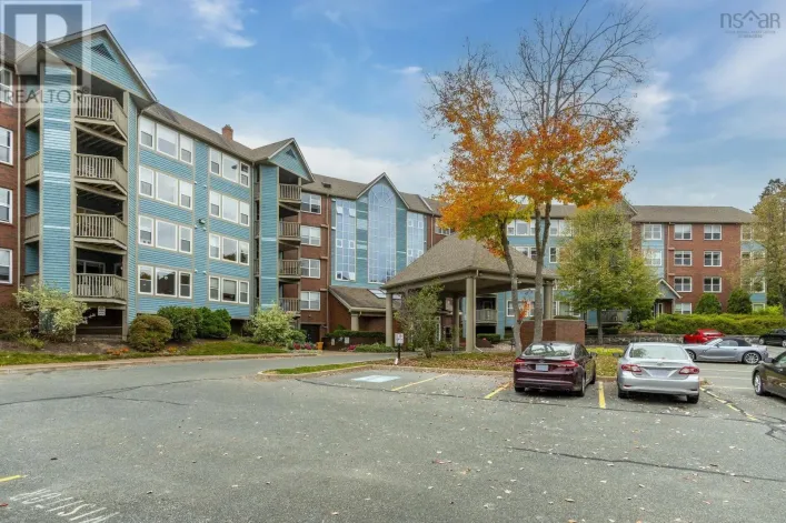 304 2 Lake Drive, Bedford