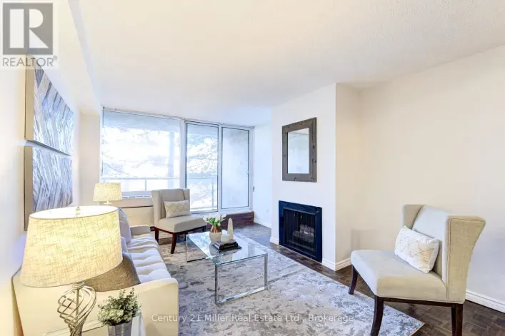 Apartment for sale: 304 - 20 SPEERS ROAD, Oakville