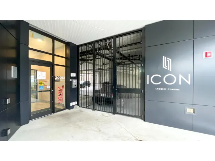 304 20061 FRASER HIGHWAY, Langley