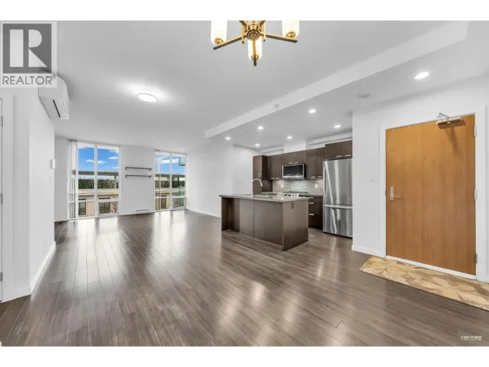 304 2200 DOUGLAS ROAD, Burnaby