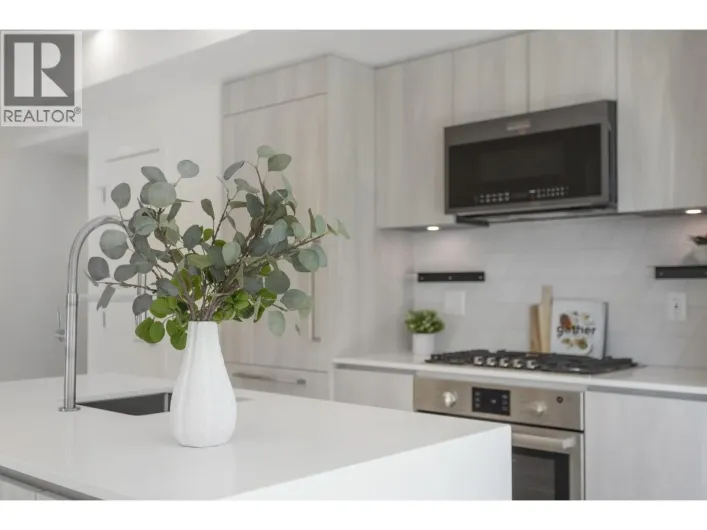 304 3264 VANNESS AVENUE, Vancouver
