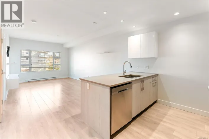 304 3333 Glasgow Ave, Saanich