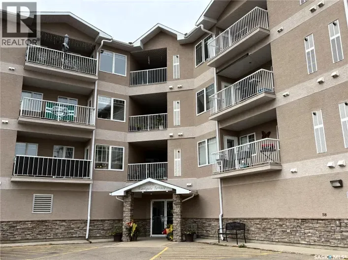 Apartment for sale: 304 3730 Eastgate DRIVE E, Regina