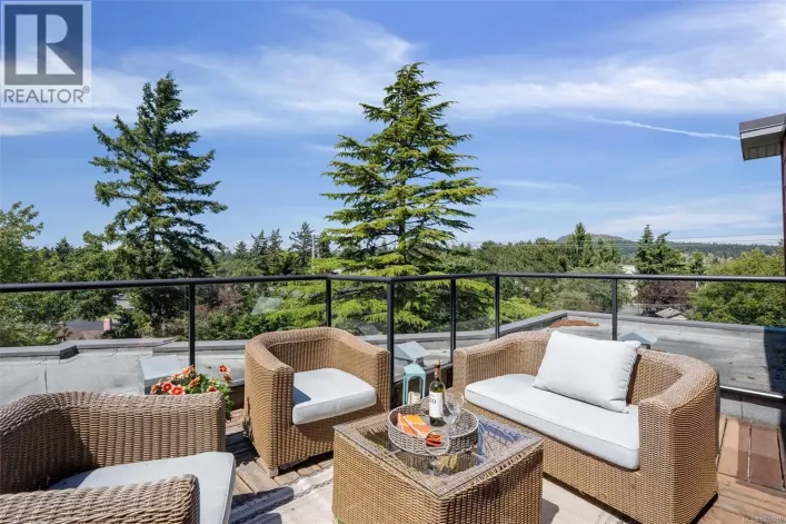 304 4040 Borden St, Saanich