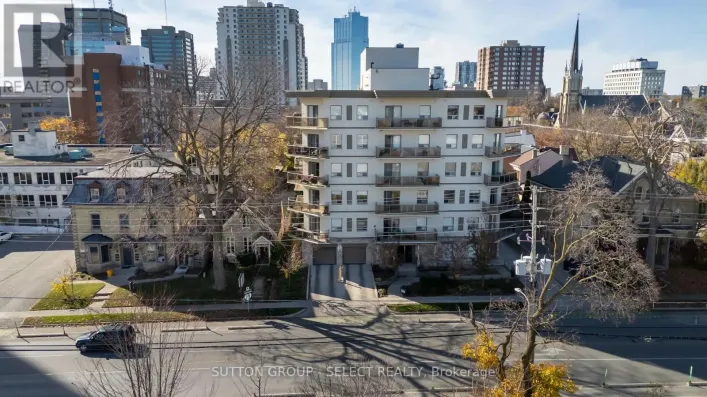304 - 435 COLBORNE STREET, London East