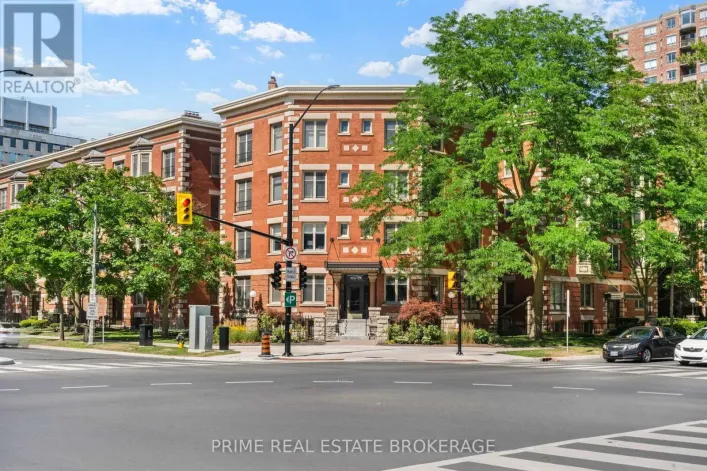 304 - 460 WELLINGTON STREET, London East
