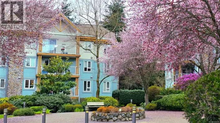 304 494 Marsett Pl, Saanich