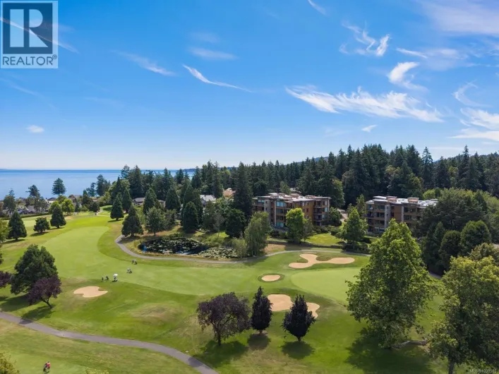 304 5327 Cordova Bay Rd, Saanich
