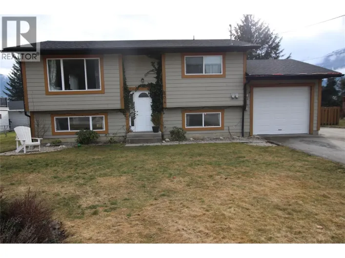 304 5TH  NW Street, Nakusp
