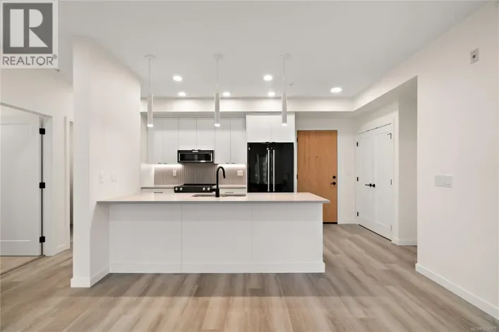 304 610 Lampson St, Esquimalt