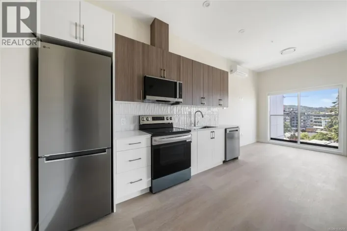 304 777 Station Ave, Langford
