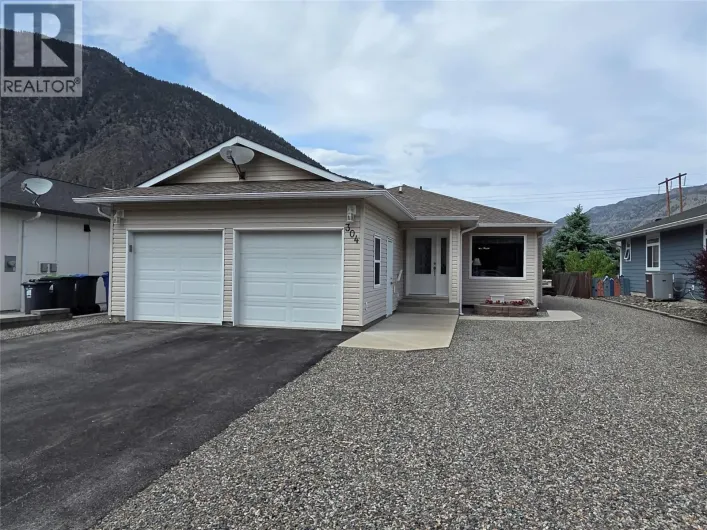 304 9th Avenue, Keremeos