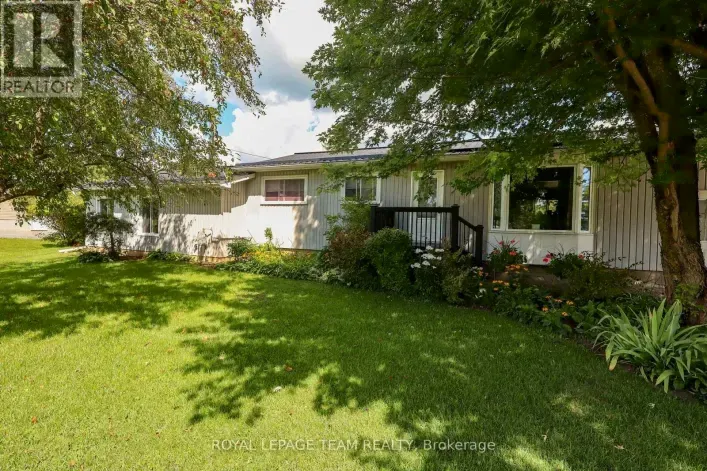 House for sale: 3041 BRIDGE STREET, North Dundas