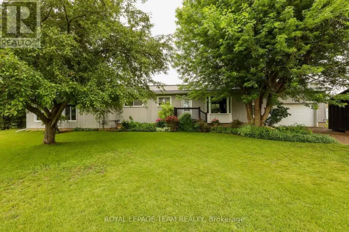3041 BRIDGE STREET, North Dundas
