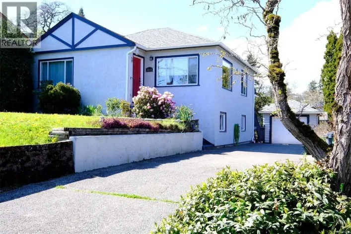 3044 Austin Ave, Saanich