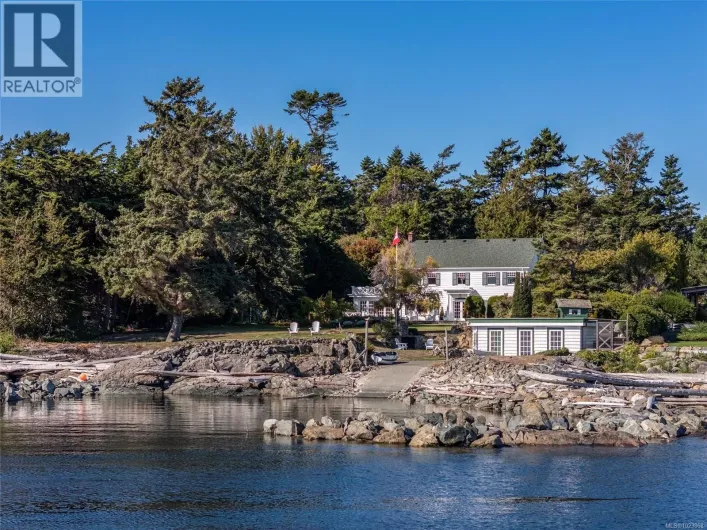 3045 McAnally Rd, Saanich