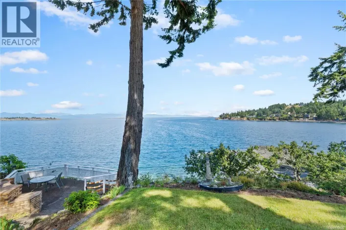 3049 Dolphin Dr, Nanoose Bay
