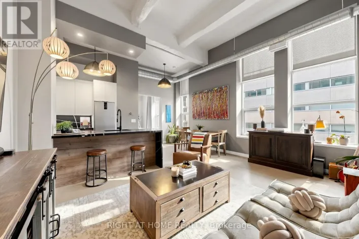 305 - 135 DALHOUSIE STREET, Toronto