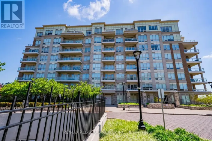 305 - 15 STOLLERY POND CRESCENT, Markham