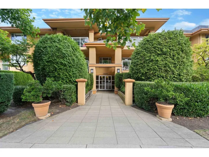 Apartment for sale: 305 15185 22ND AVENUE, Surrey