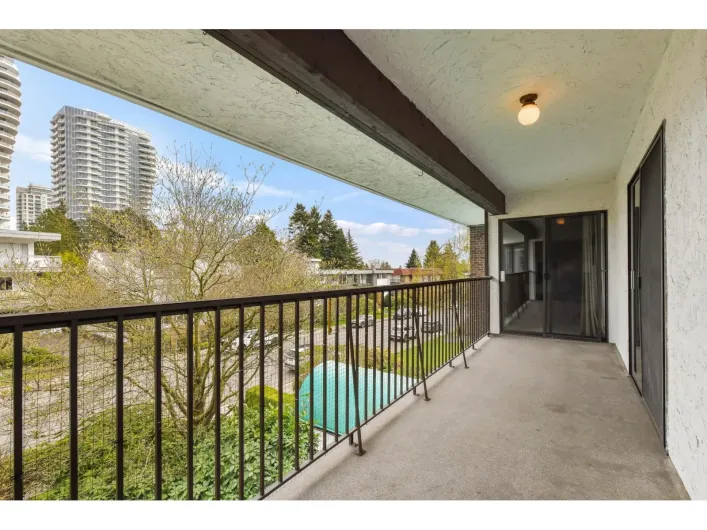 305 1521 BLACKWOOD STREET, White Rock