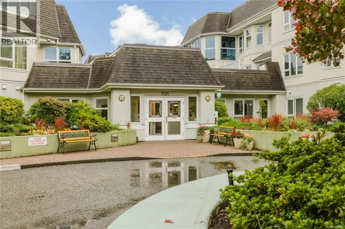 305 1521 Church Ave, Saanich