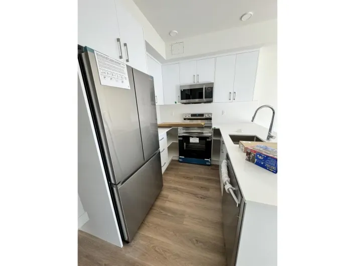 305 15739 FRASER HIGHWAY, Surrey